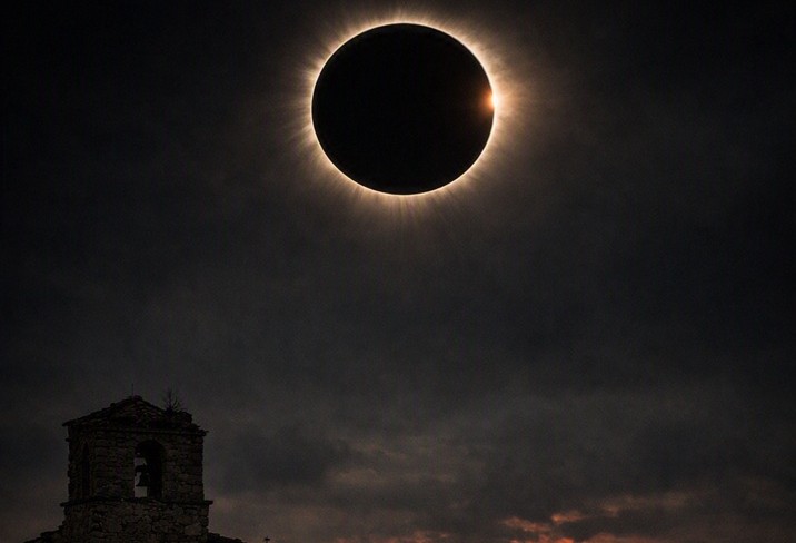 EL ECLIPSE Y LA BANALIDAD DEL MAL&nbsp;DIGITAL